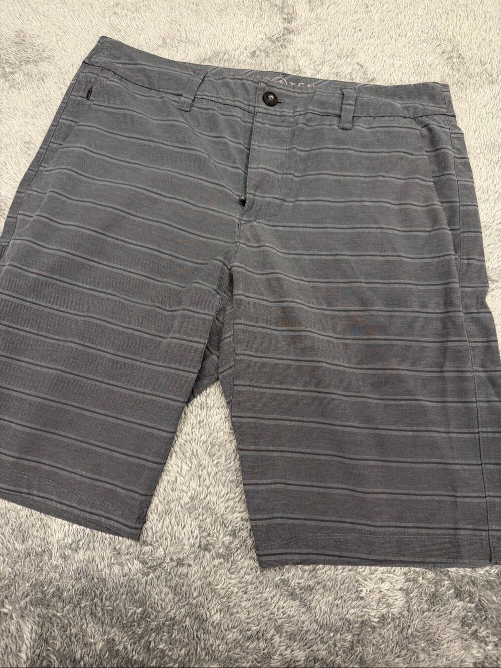 Hang Ten Men's Shorts Size 34 in excellent shape!